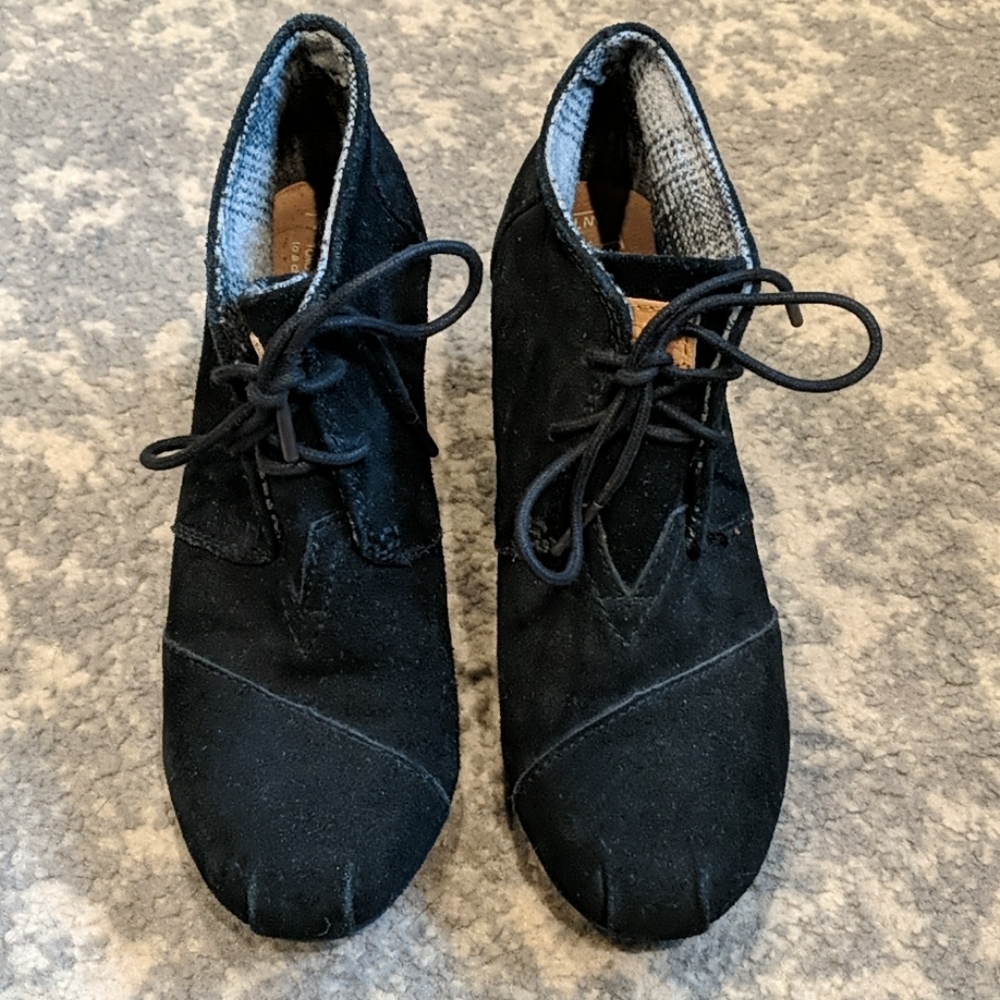 Toms black suede wedge booties